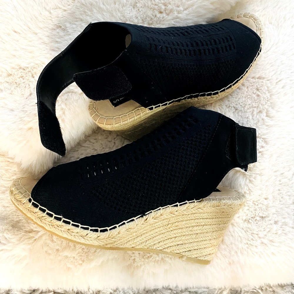 Steven by Steve Madden Black wedge summer shoe. Fabric upper/sock lining